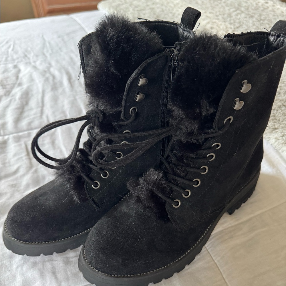 Black faux fur boots!